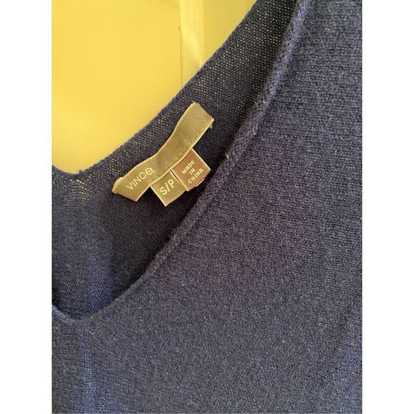 VINCE 100% cashmere v neck sweater - Picture 2 of 6